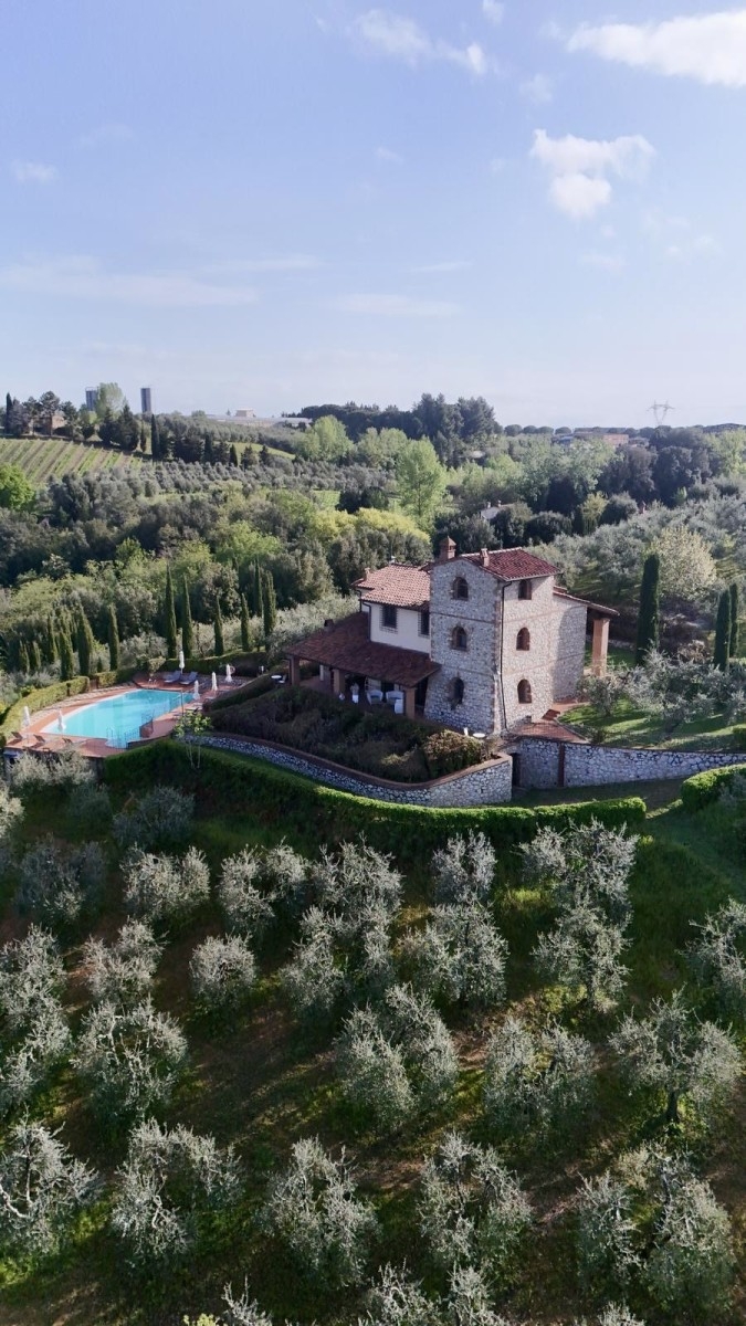 Dolce Far Niente in Tuscany: A Historic Tuscan Farmhouse Retreat